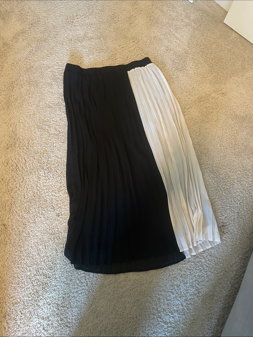Women's Black and White Pleated Midi Skirt